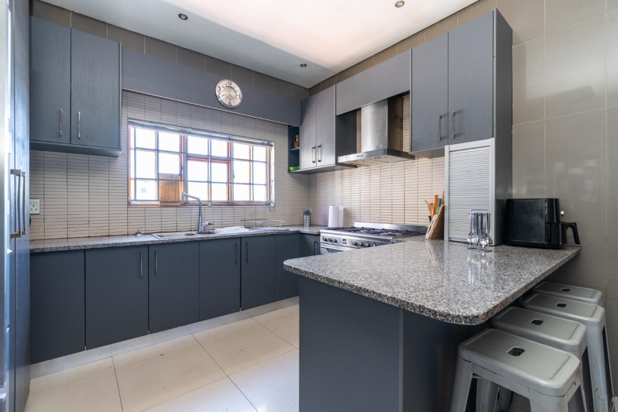 8 Bedroom Property for Sale in Walmer Estate Western Cape